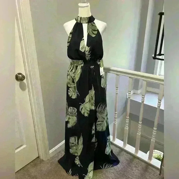 Floral leaf summer dress NWT, Size small - Picture 2 of 8